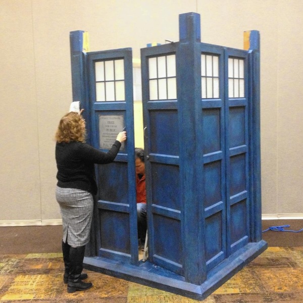 File:2015-11-27 Elgin Courier-News web1.jpg